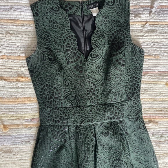 Venus Emerald Green and Black Mini Sleeveless Scollop Neck Fit Dress Size 2 - Picture 4 of 6